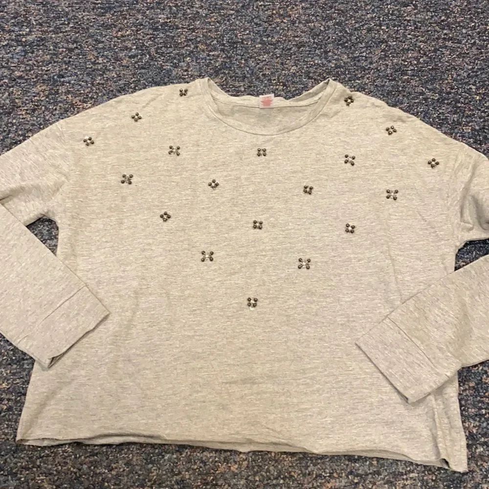 Bongo Gray Jeweled Top sz. M